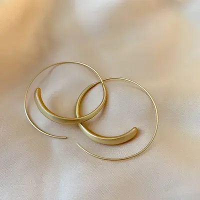 Silver needle vintage round flower tassel earrings European and American retro metal earrings for women elegant lightweight luxury earrings wholesale - 11