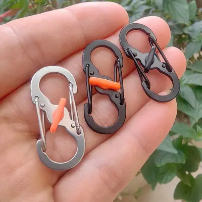 Fabrika doğrudan tedarik hırsızlığa karşı korumalı S şeklinde kilitli toka, düşmeye karşı dayanıklı metal anahtarlık, yaratıcı küçük hediye, mini hızlı kanca tokası.