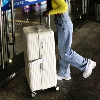 Suitcase 26-28 inch, leather, shockproof wheels - 12