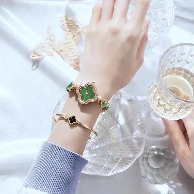 Luxus-Damenuhr mit Kleeblatt-Design und Diamanten - 4