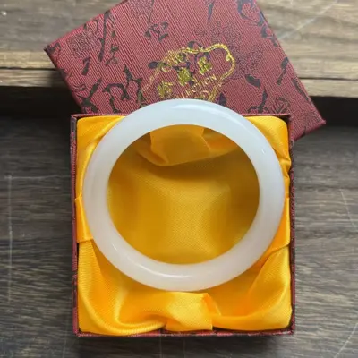 Antik-chinesisches Jade-Armband mit schwebendem grünem Eis - 12