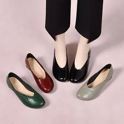 Damen-Loafer mit runder Spitze, flache Sohle, bedrucktes Rindsleder