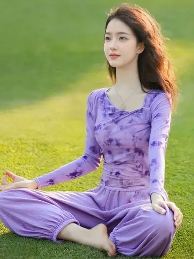 Women's yoga set with Chinese-style printed top and chest pad for pilates - 8