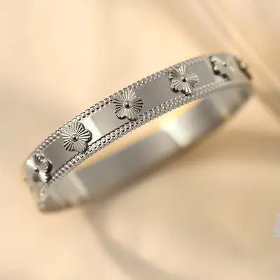 Six-petal flower bracelet, titanium steel, non-fading