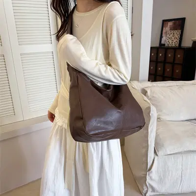 Large Capacity Retro Women's Tote Bag, Autumn Winter 2026 Style