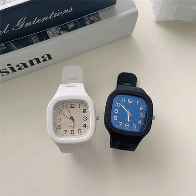 Quadratische Digitaluhr für Damen