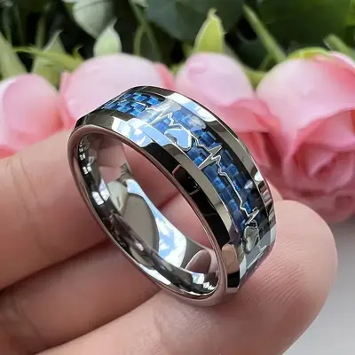 Yeni moda 8mm Paslanmaz Çelik Yüzük, Karbon Fiber ile Kalp Atışı Tasarımı - Düğün Parti Söz Yüzüğü