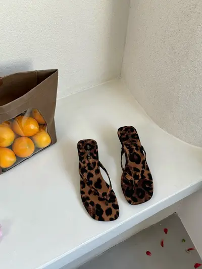 ALIGUIFEI Thin Heel Flip-Flops - 10