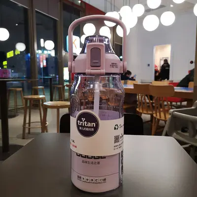 Tritan dış mekan spor su matarası büyük kapasiteli 2000ml suluk pipetli bardak sade şık görünümlü portatif bardak - 11