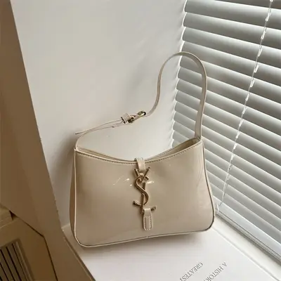 Damen-Handtasche aus Lackleder, Baguette-Modell mit Spiegeloptik - 7