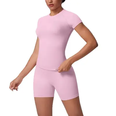 Nahtloses, atmungsaktives Damen-Sportset aus Kurzarmshirt und Shorts