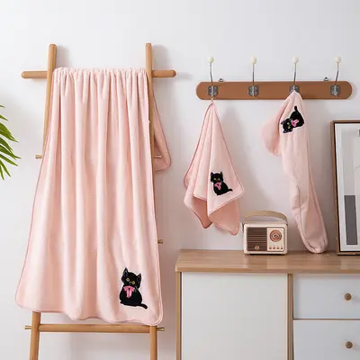 Kedi baskılı havlu seti mercan kadife üç parçalı