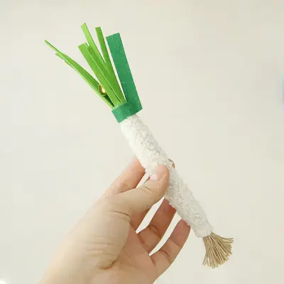 Catnip Scallion Cat Toy, Realistic Vegetable Design, Bite-Resistant - 3