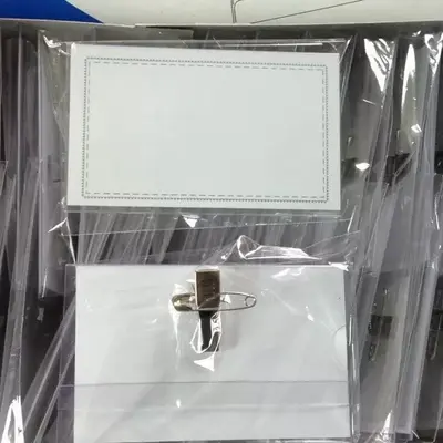 9x5,6 cm sert PVC kimlik kartlığı, çift taraflı, fuar için tekil ambalajlı
