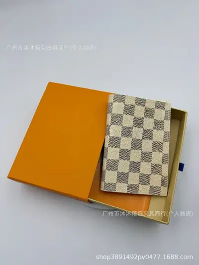 2023新款欧美风护照夹再生皮真皮对折钱包 老花压花简约国潮风 - 8