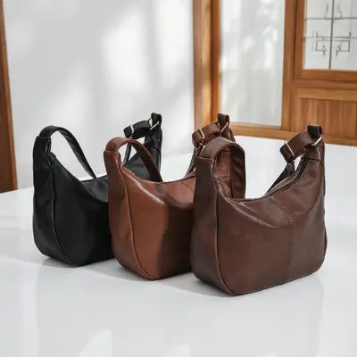 Dumpling-Tasche, vielseitige Damen-Handtasche mit einer Schulter, schlichte Retro-Umhängetasche aus weichem Kunstleder im Maillard-Stil, kleine Tote-Bag mit verstellbarem Schultergurt