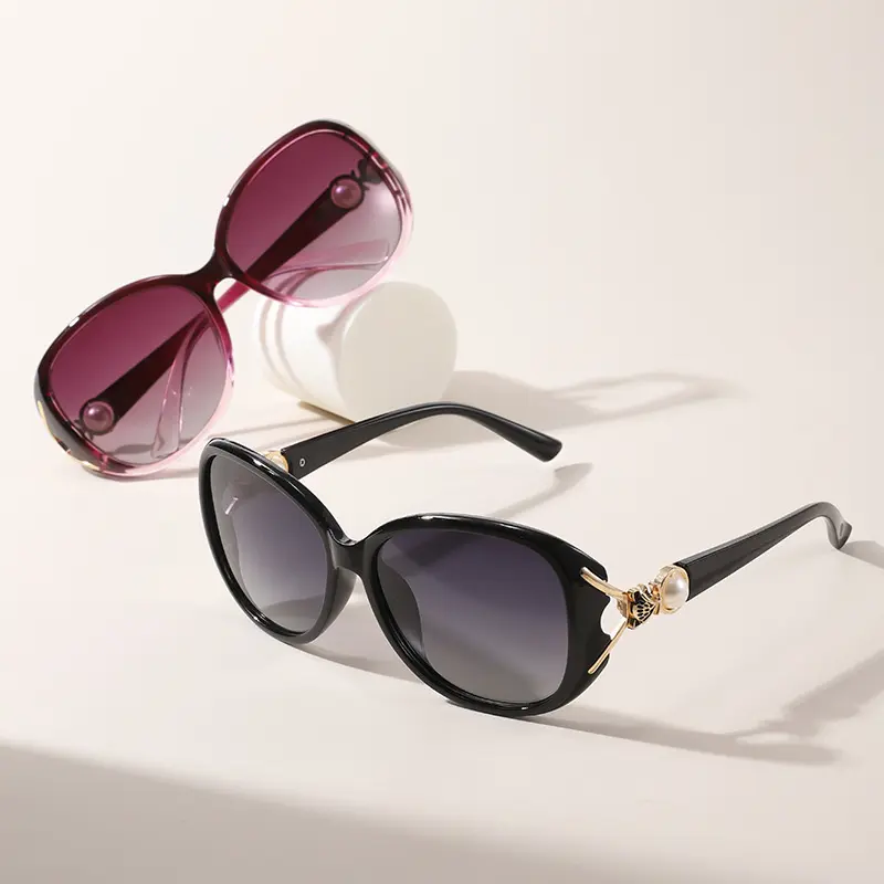 Women's Fox Head Pearl Sunglasses, Model 8849
