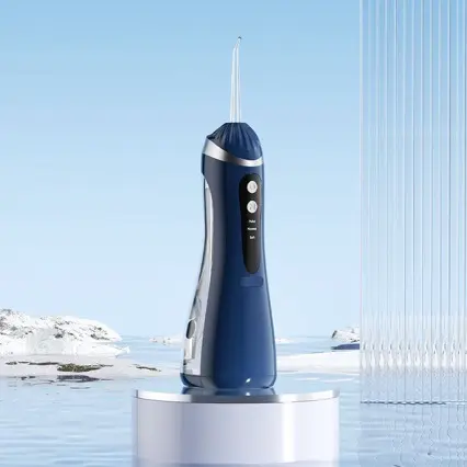 Portable waterproof electric teeth cleaning device, deep cleaning