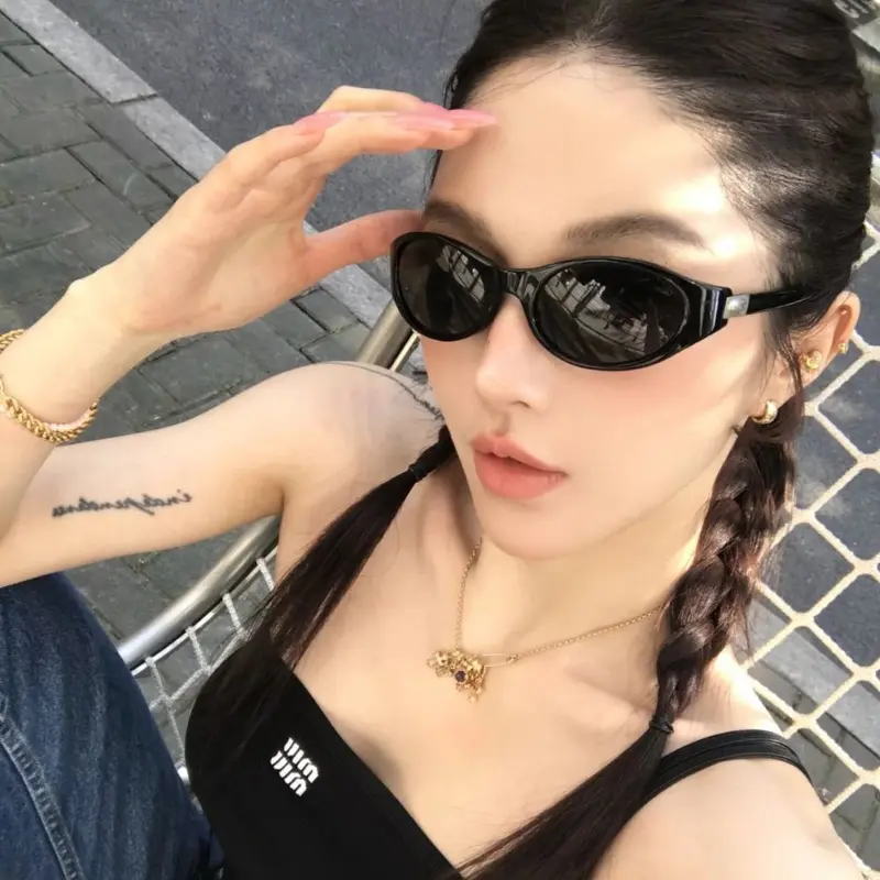 Y2K Style Large Frame Sports Sunglasses with UV Protection, Headband Design