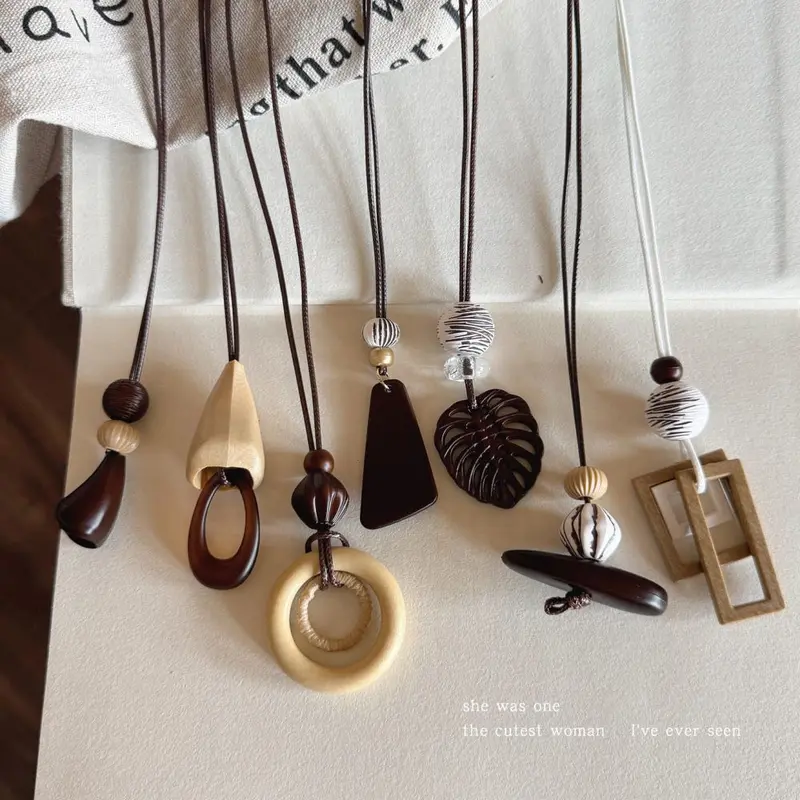 Chinese Old Money Style! Brown Wood Pendant Necklace for Women with High-end Minimalist Collarbone Chain Summer Long Style Accessory