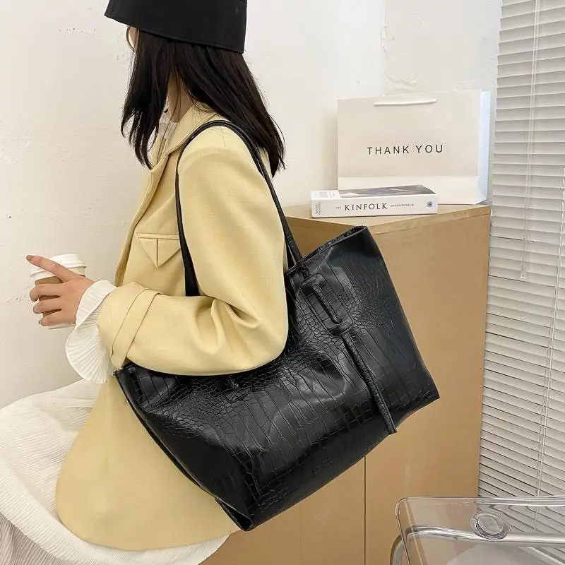 Large-Capacity Women's Tote Bag, Minimalist, Single Shoulder Strap