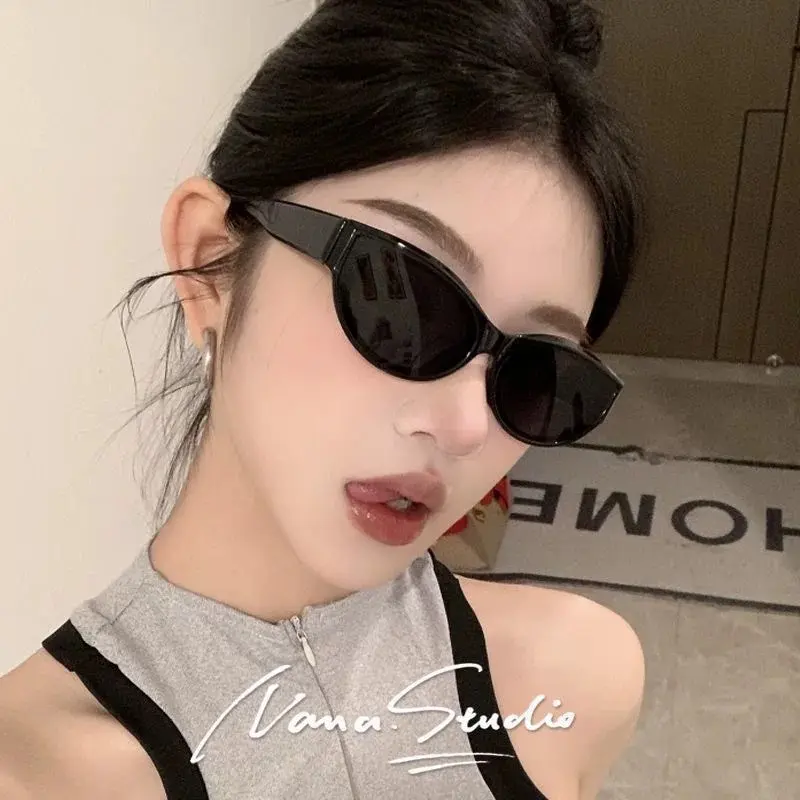 Jennie aynı stil gözlük kadın vintage seksi kedi göz küçük çerçeve gözlük polarize ultraviyole koruma güneş gözlüğü yüz küçültücü