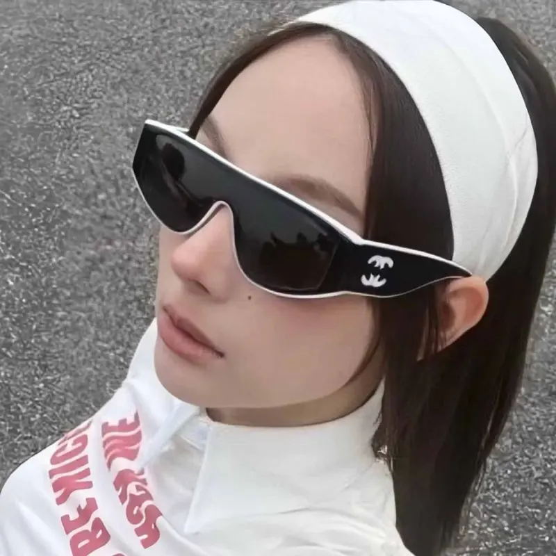 Unisex-Sonnenbrille im Farbblock-Design mit UV-Schutz