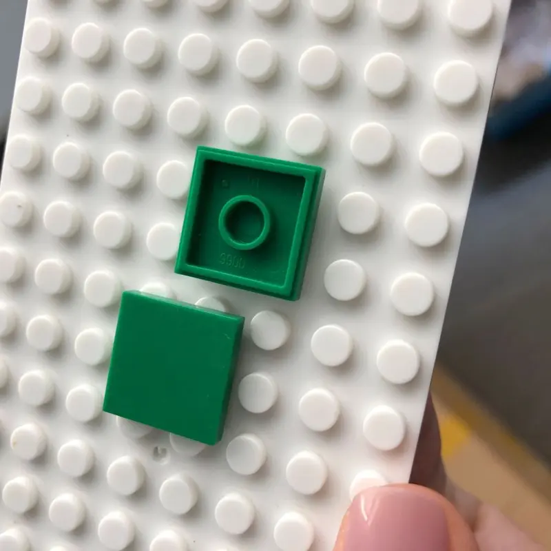 Approx. 2025 Pieces per Kg LEGO-Compatible Building Blocks, 3068 2x2 Smooth Plate