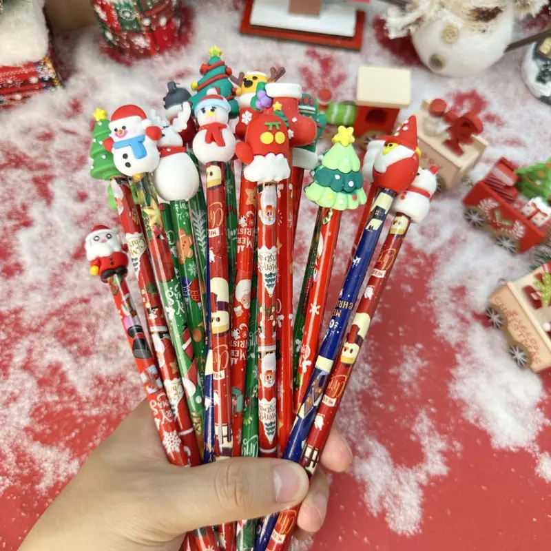 Süßer Holzbleistift im Weihnachts-Cartoon-Design