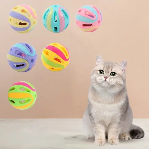 Katzenspielzeug Ball mit Geräusch Glöckchen 7-Farben Durchbruchdesign