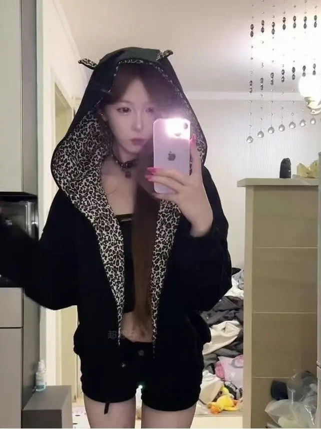 Kadın Leopar Kulak Baskılı Fermuarlı Kapüşonlu Sweatshirt, Polarlı