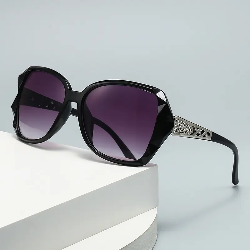Rhinestone Women's Sunglasses, Oversized Toad Frame, UV Protection, Retro