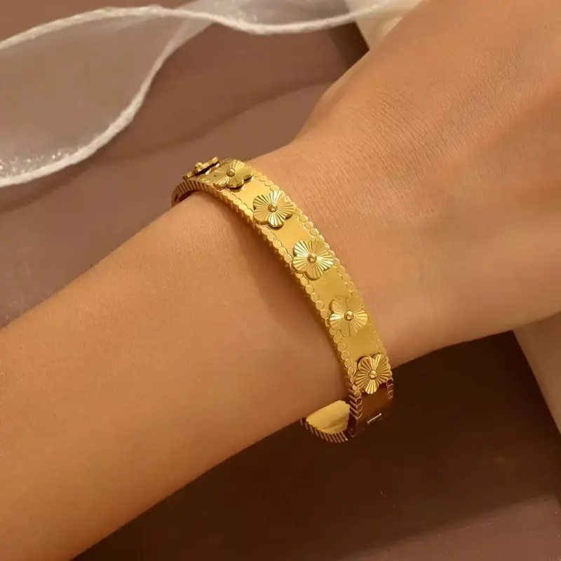 Six-petal flower bracelet, titanium steel, non-fading