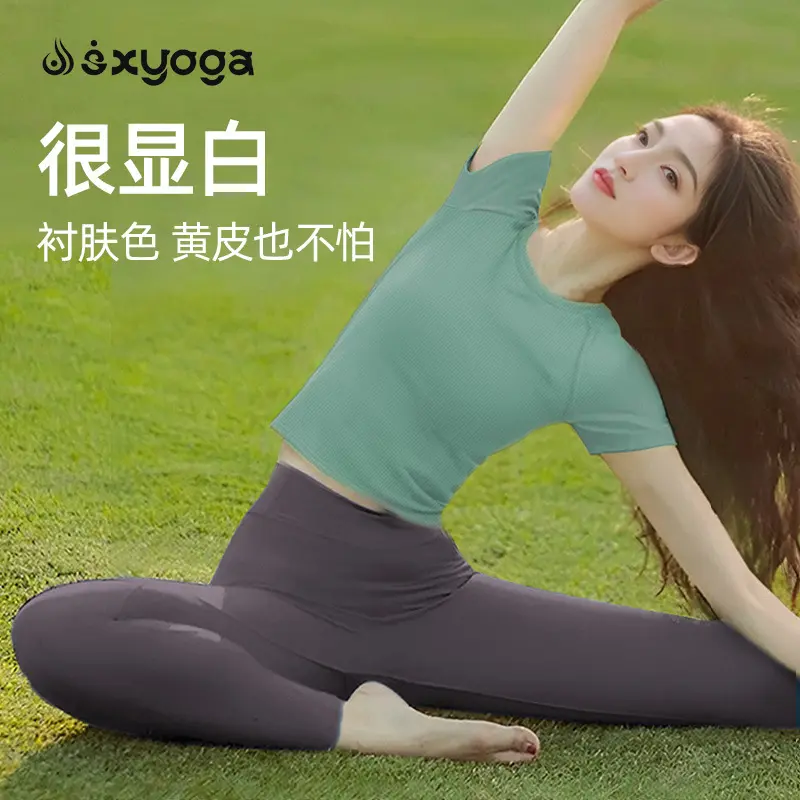 Kadın fitness üstü, kısa kollu, pilates antrenmanı, slim-fit, premium