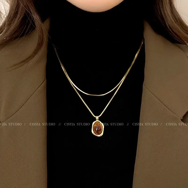 Mehrlagige goldene Bernstein-Pullover-Halskette, Minimal