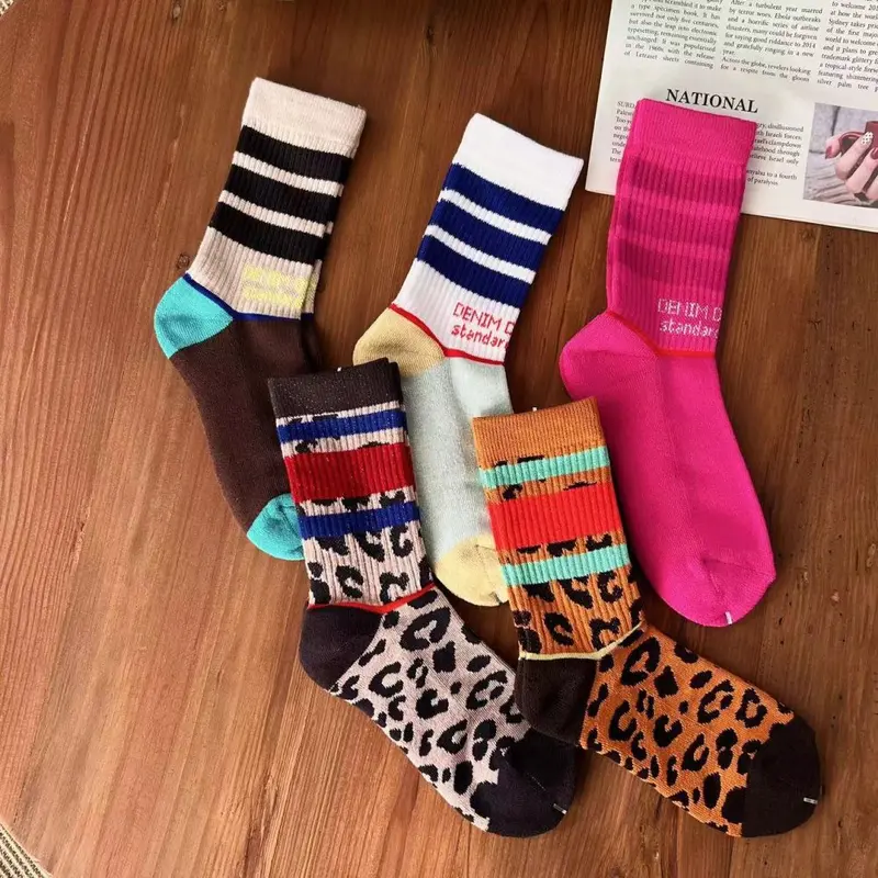 Elastische Kindersocken mit Leopardenmuster, mittelhoch, Bonbonfarben
