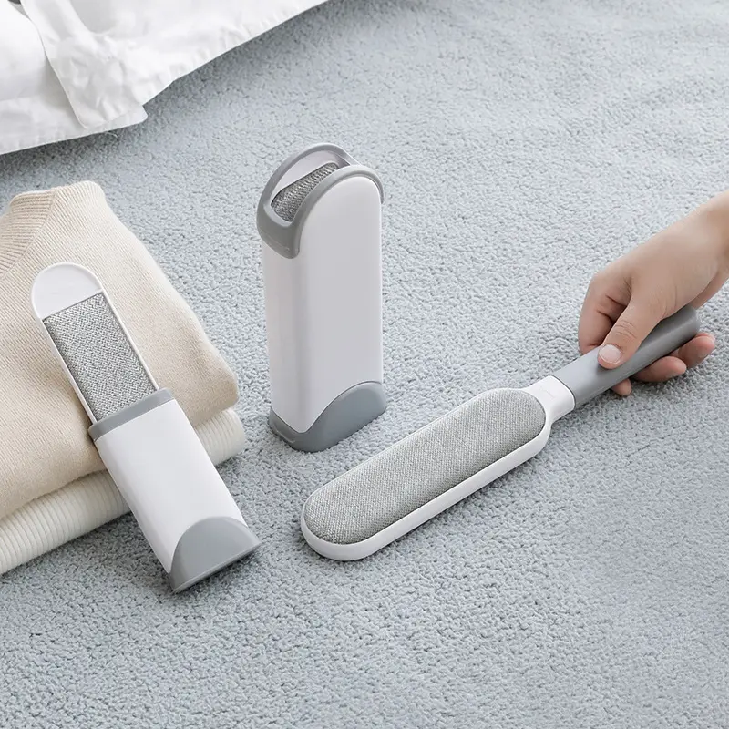 Clothing lint remover cleaning powder brush hair remover garment lint brush static brush household down jacket lint brush.