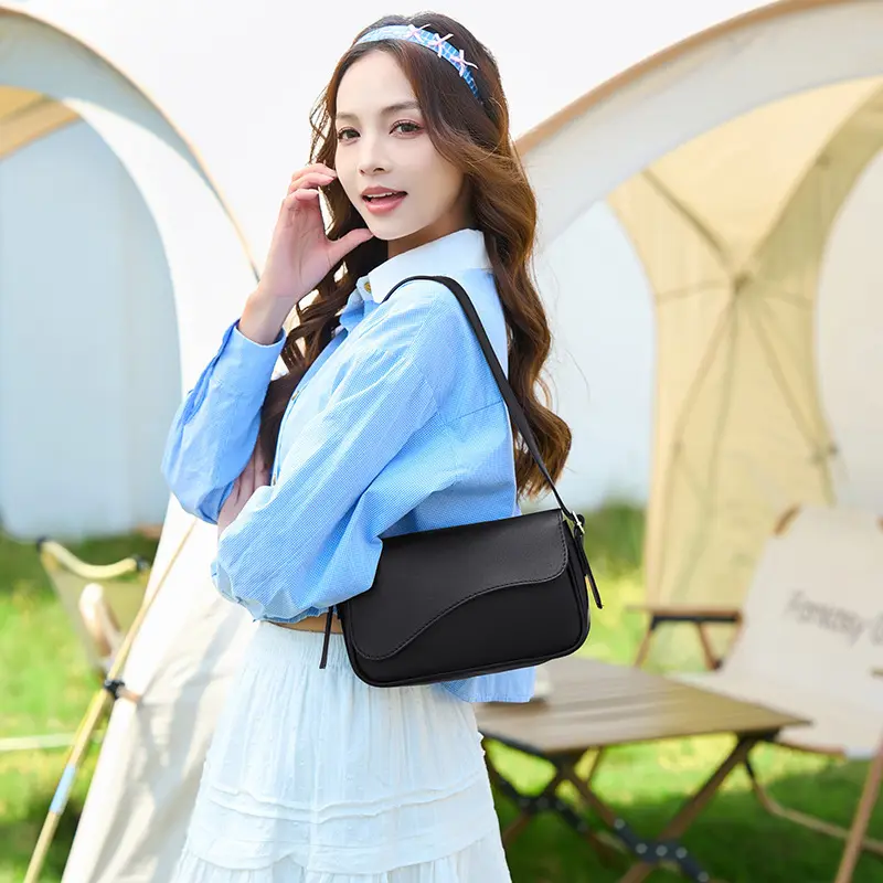 Minimalist Retro Small Square Shoulder Bag, Wavy Flap