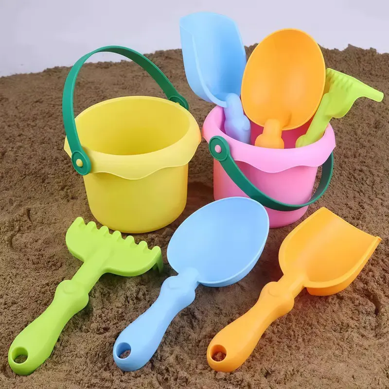 Kinder-Strandspielzeug-Set, 4-teilig mit Sandwerkzeug und Eimer