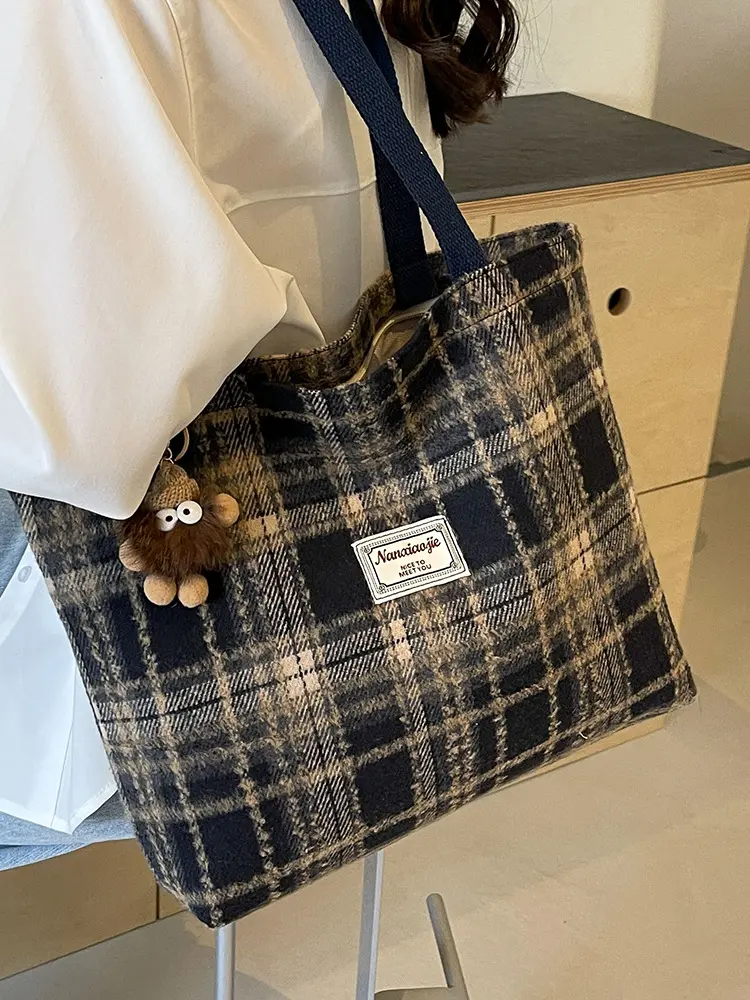 Large Capacity Plaid Woollen Shoulder Tote Bag for Autumn and Winter