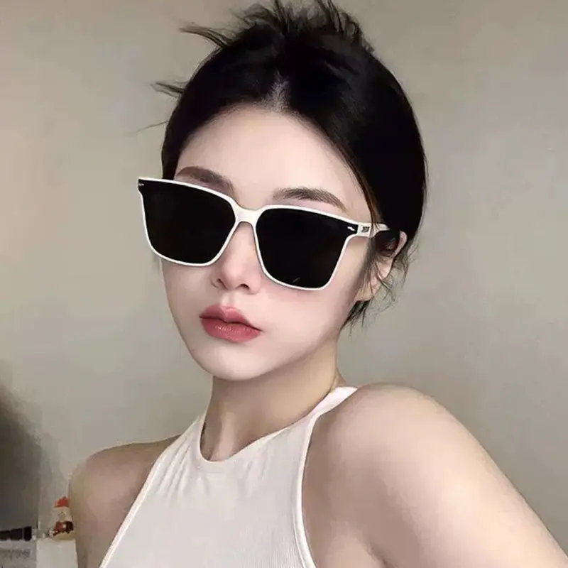 Minimalist Geometric Sunglasses with Curved Lenses and UV400 Protection