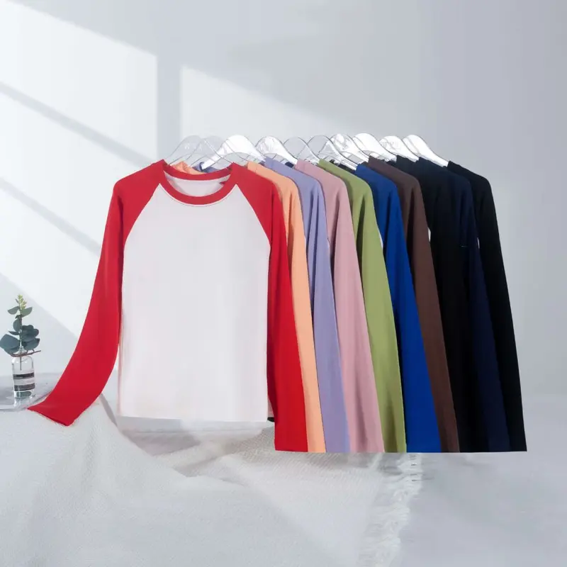 Kadın Düz Kesim Kontrast Raglan Kollu Tişört, Model 5603